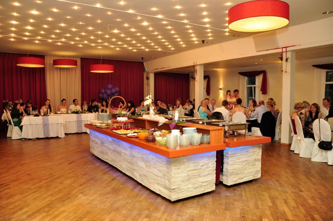 Hotel & Restaurant Zum Deutschen Hause Kirchhatten Buitenkant foto